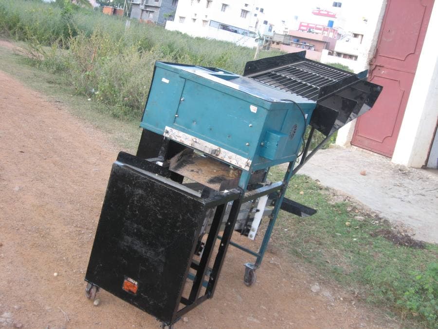 Arecanut De-Husking / Peeling Machine